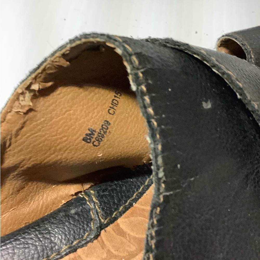 BOC toe sandals size 8. Black in color - Picture 5 of 6